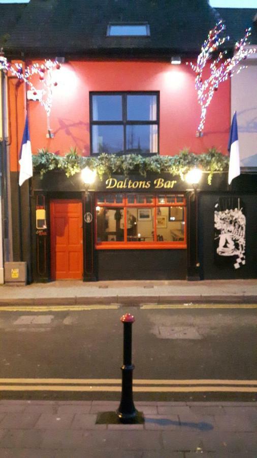 キンセールDaltons Barアパートメント エクステリア 写真